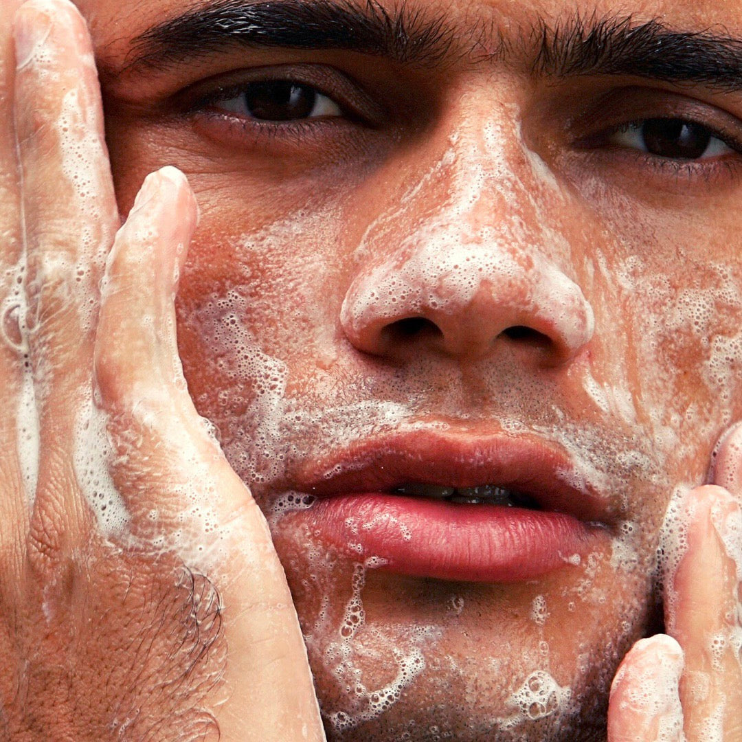 Soothing Niacinamide Cleanser  image 3